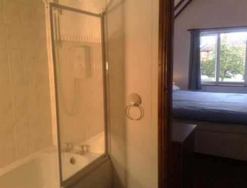 Achill Guest House Solihull Exteriör bild